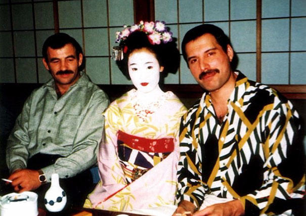 Aykırı Kişiliği ile Gönüllere Kazınan Freddy Mercury ve Sevgilisinin Bilinmeyen Yönlerini Ortaya Çıkaran Fotoğrafları
