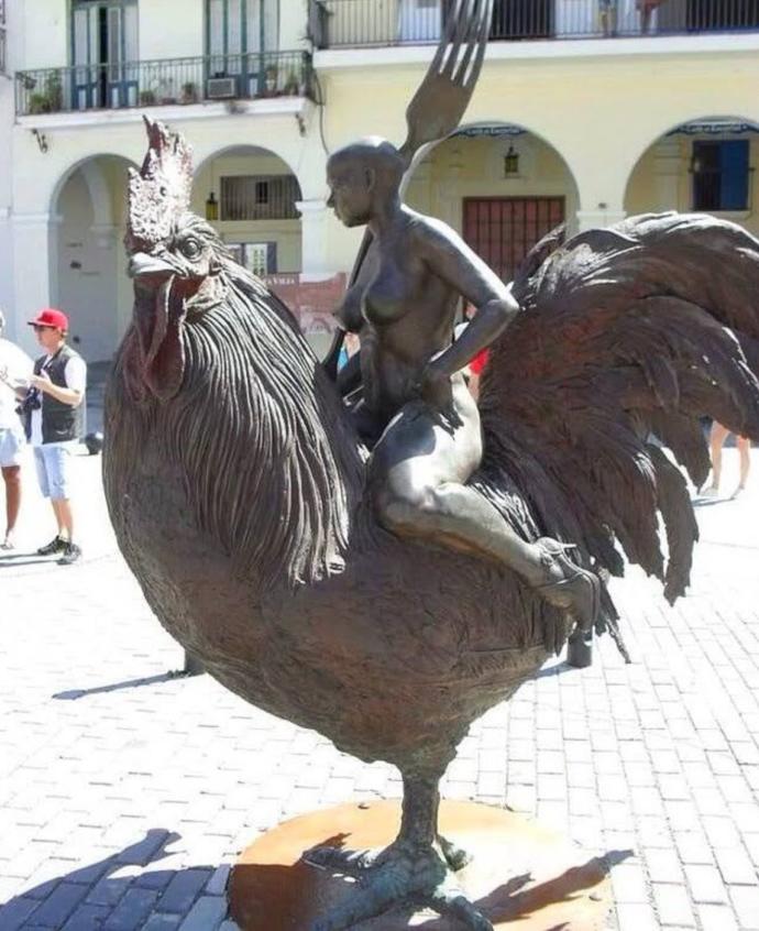 Ne Desen Boş, Bu Heykelleri Yapan Kör Oldu!