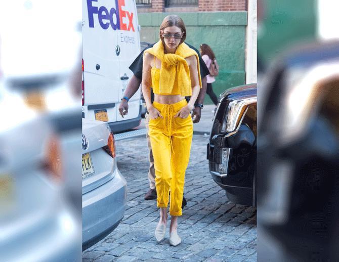 Gigi Hadid'den Yaz Stilinize Bambaşka Bir Perspektif Katacak Kombin Önerisi