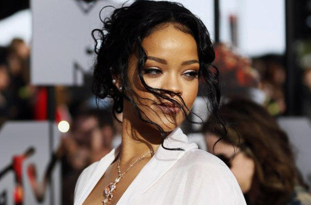 Rihanna'nın Aldığı Kilolar Buradan Köye Yol Olur Ama Neden Kilo Aldı?