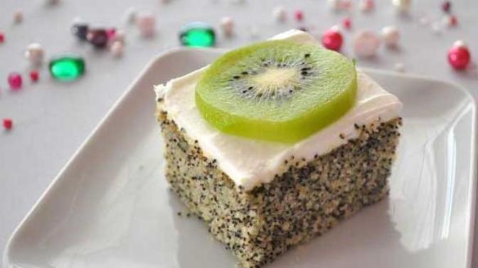 Lezzeti de Görselliği de Güzel Haşhaşlı Tatlı