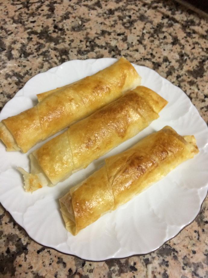 Mutfakta Olmayı İstemeyen Erkekten Mini Kaşarlı Börek Tarifi!