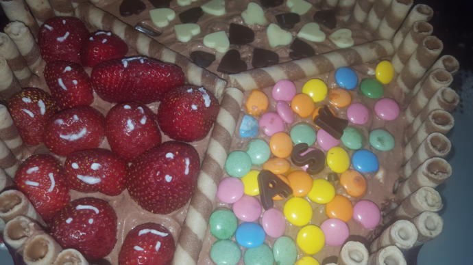 Rulokat Süslü Doğum Günü Pastası!