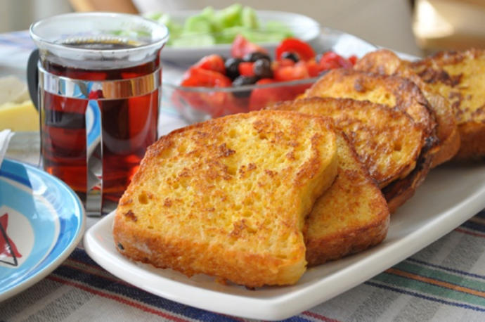 Bayat Ekmekleri Değerlendirmenin En Kolay Yolu Yumurtalı Ekmek!