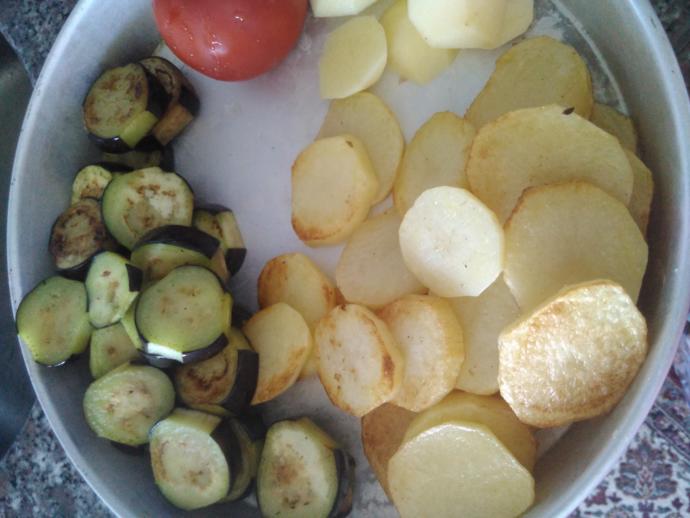 Ağır Kıskançlık Duygusuyla Pişirdiğim Fırında Sebzeli Köfte Tarifi
