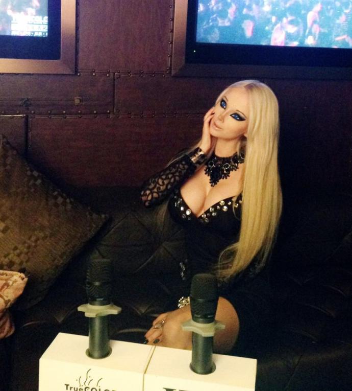 Gerçek Barbie Kızı Valeria Lukyanova ile Tanışın!