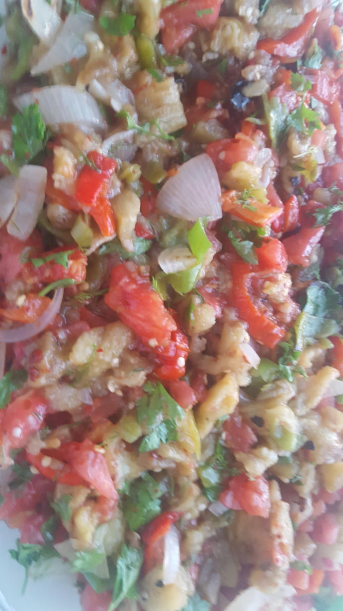 Mangal Ateşinde Köz Kokulu Patlıcan Salatası
