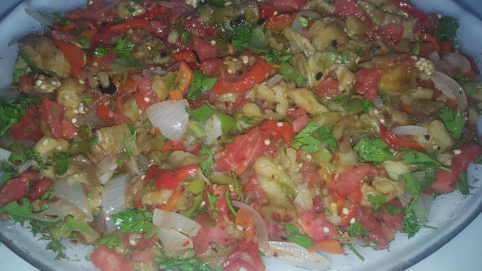 Mangal Ateşinde Köz Kokulu Patlıcan Salatası