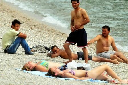 Plajda Moda Kuralına Uymanız İçin İhtiyacınız Olan 7 Parça!
