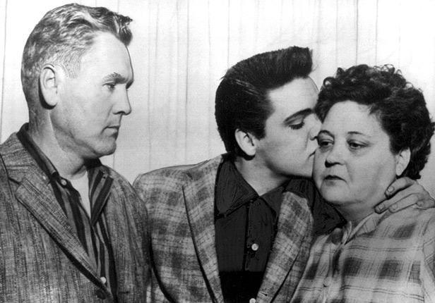 Elvis Presley’nin İlk Kayıt Denemesi Annesine Yazdığı “That’s All Right (Mama)” Parçası!