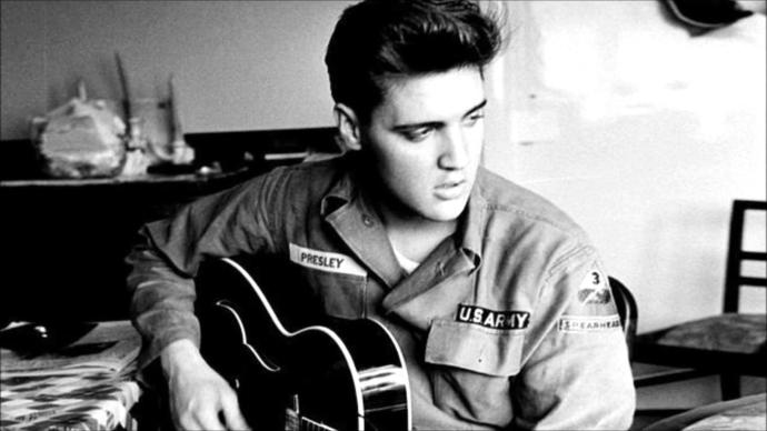 Elvis Presley’nin İlk Kayıt Denemesi Annesine Yazdığı “That’s All Right (Mama)” Parçası!