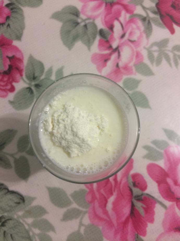 Pratik Yoldan Hem Sağlıklı Hem Lezzetli Çilekli Kefir Yapımı