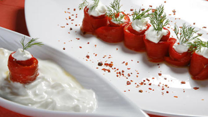 Yazın Sıcağından Kurtulmak İsteyenler İçin Kırmızı Biberli Serin Yaz Salatası