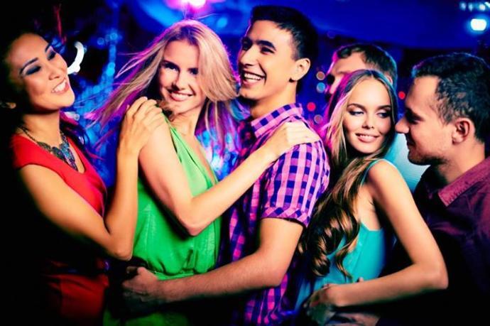 Arkadaşlarıyla Tatile Giderek Gününü Gün Eden Sevgilinin Burnundan Getirme Yolları