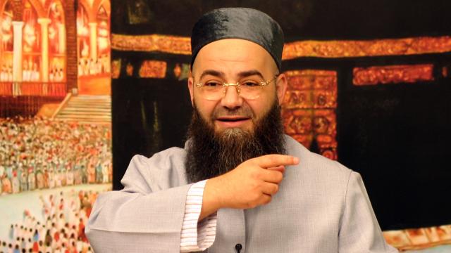 "Görünce Beni Küçük Dilin Tutuldu, Kalbinin Atışı Uzağa Duyuldu!" Dedirten Yakışıklılıklarıyla Adından Söz Ettiren Ünlülerimiz
