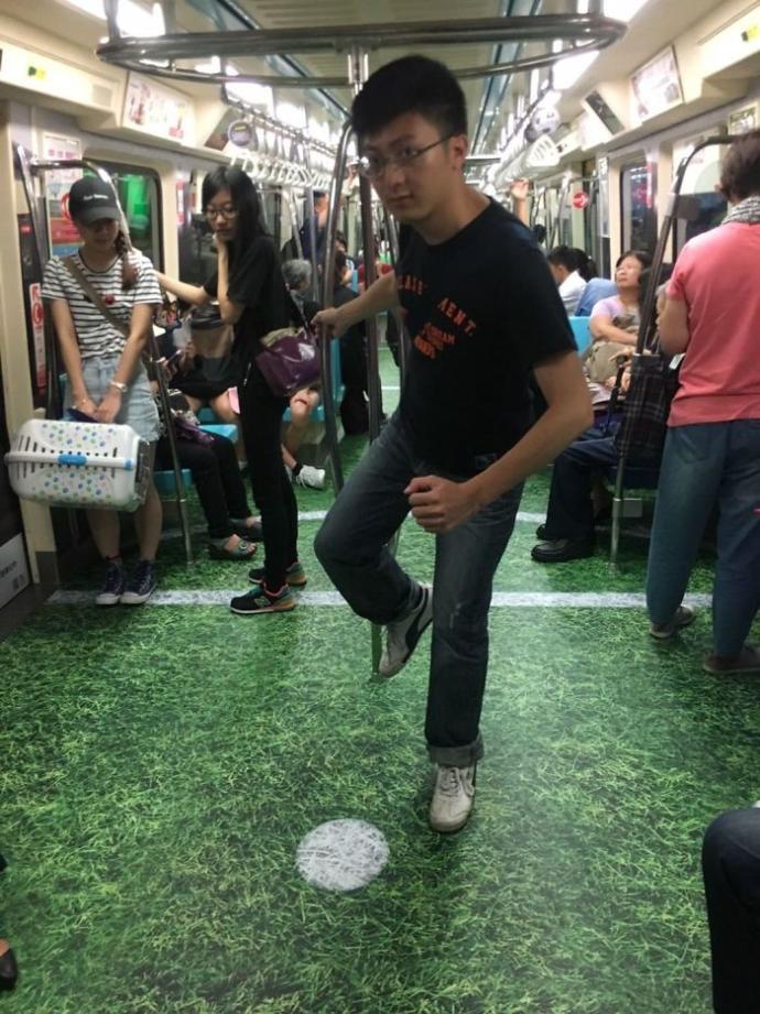 İstanbul'da Yağmur Sularının Metrobüslere Kadar Girmesini Kıskanan Taiwan'dan Karşı Atak!