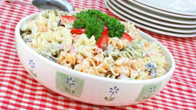 Acil Durumlarda Kurtarıcınız Garnitürlü Makarna Salatası