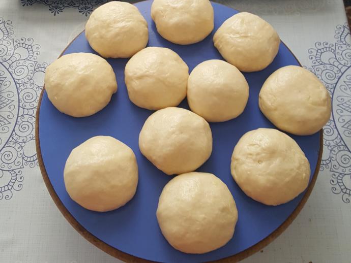 Yumuşacık Hamuru ve Nefis Lezzetiyle Pizza Poğaça