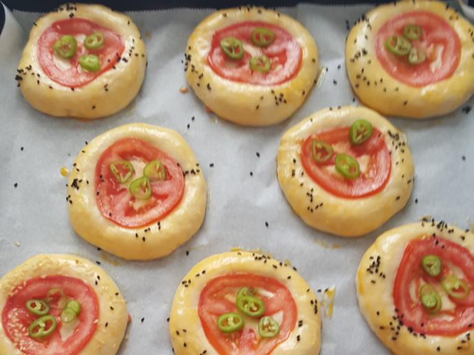 Yumuşacık Hamuru ve Nefis Lezzetiyle Pizza Poğaça