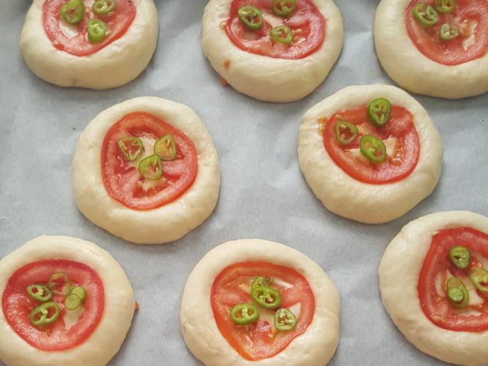 Yumuşacık Hamuru ve Nefis Lezzetiyle Pizza Poğaça