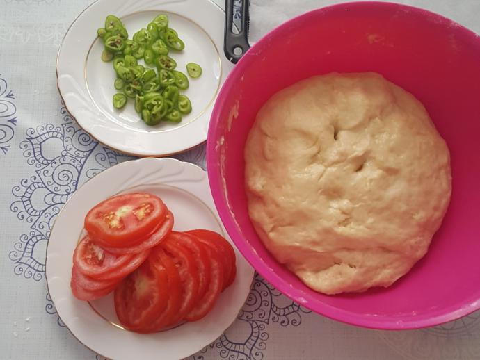Yumuşacık Hamuru ve Nefis Lezzetiyle Pizza Poğaça