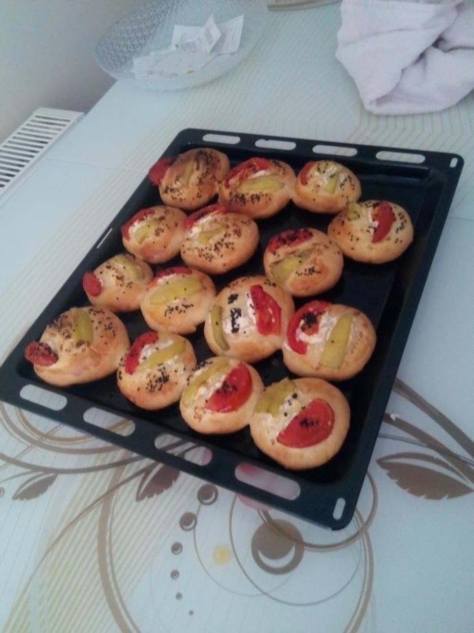 Yumuşacık Hamuru ve Nefis Lezzetiyle Pizza Poğaça