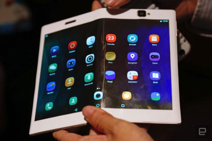 Lenovo'dan Bir Devrim! Artık Herkesin Katlanabilir Tableti Olacak