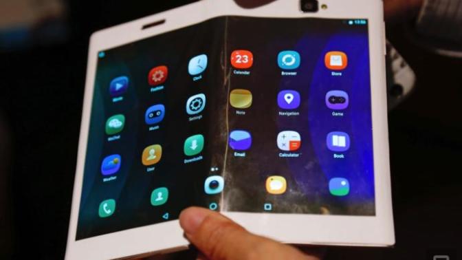 Lenovo'dan Bir Devrim! Artık Herkesin Katlanabilir Tableti Olacak