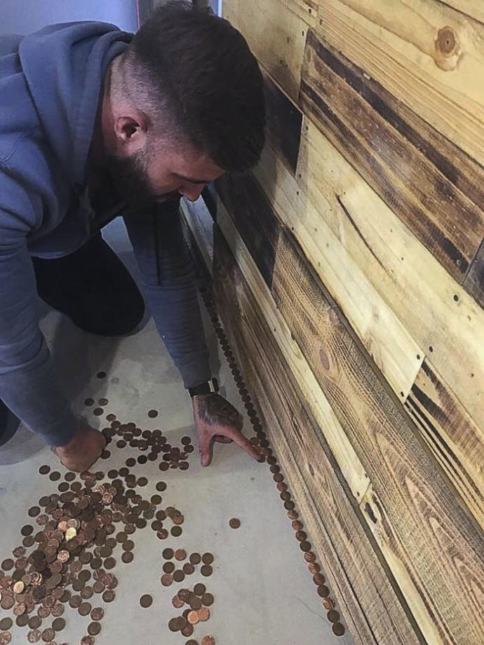 Kuaför Dükkanını Bir Sanat Eserine Dönüştüren Rich Holtham'ı Tanımak İster Misiniz?