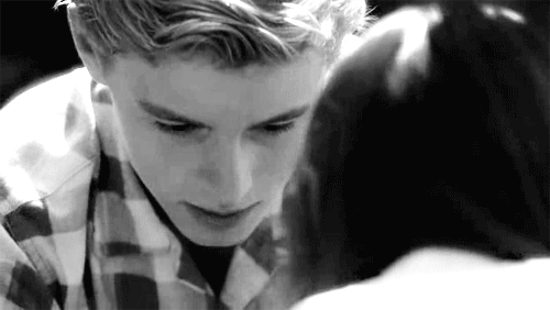 Kadınların Sevmekten Vazgeçemediği Duygusal Erkeklerin 7 Ortak Özelliği