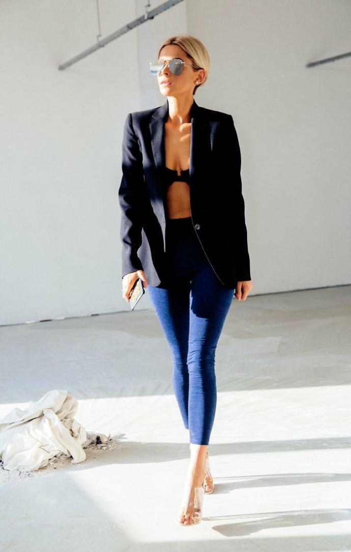 Kim Kardashian Kıyafetleri İki Adımda Nasıl Efsane Hale Dönüştürülür?