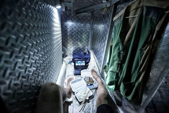 Görünce Halinize Şükredeceğiniz Tabut Evler: Hong Kong'da Yaşam