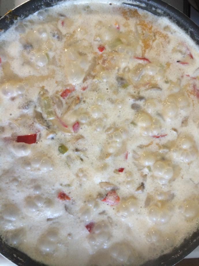 Lezzeti Enfes, Bol Malzemeli Bir Tarif: Kremalı Mantarlı ve Tavuklu Makarna!
