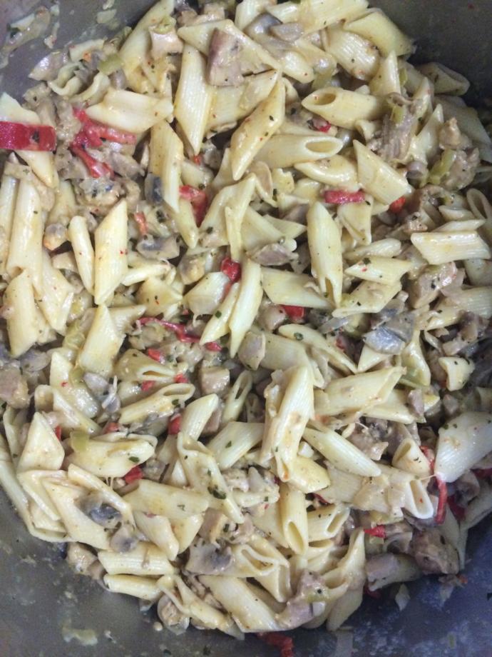 Lezzeti Enfes, Bol Malzemeli Bir Tarif: Kremalı Mantarlı ve Tavuklu Makarna!