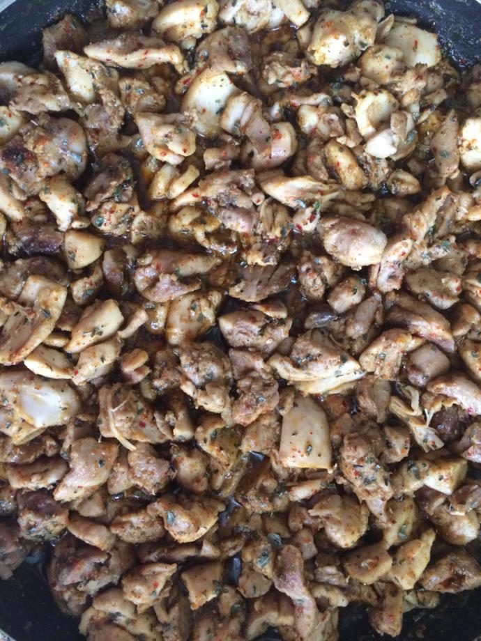 Lezzeti Enfes, Bol Malzemeli Bir Tarif: Kremalı Mantarlı ve Tavuklu Makarna!