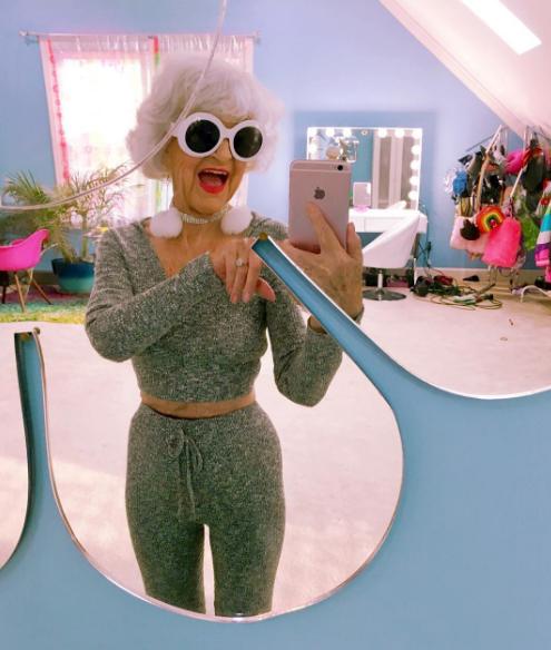 Dünyanın En Havalı Babaannesi Baddie Winkle!