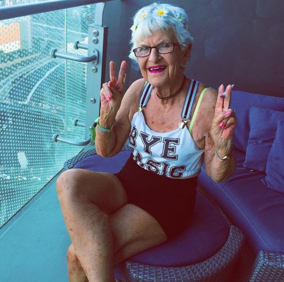 Dünyanın En Havalı Babaannesi Baddie Winkle!