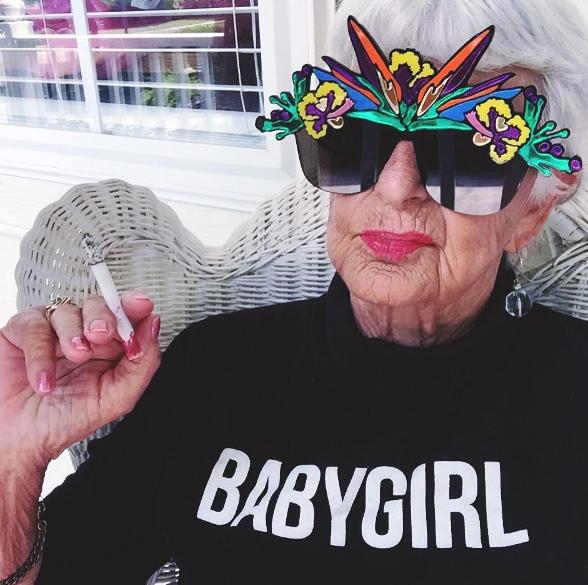 Dünyanın En Havalı Babaannesi Baddie Winkle!