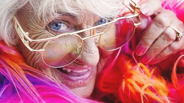 Dünyanın En Havalı Babaannesi Baddie Winkle!