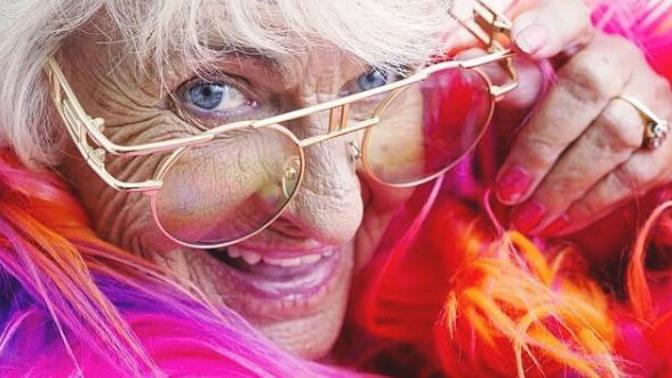 Dünyanın En Havalı Babaannesi Baddie Winkle!