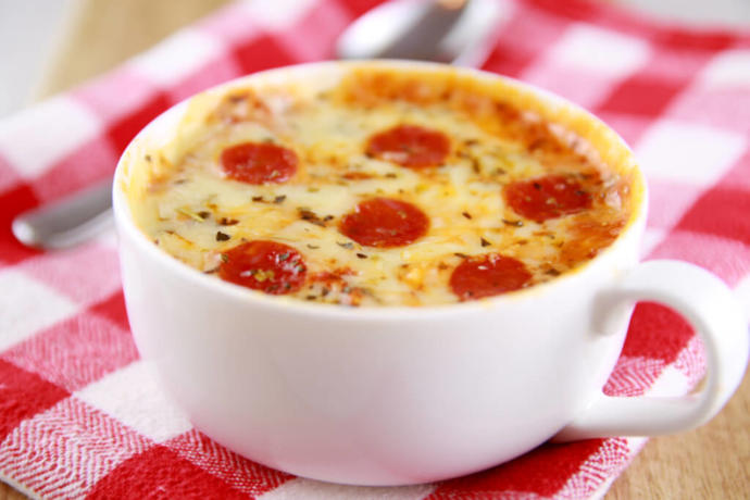 Pizza Krizi Bastırdığında İmdadımıza Koşan 2 Dakikada Pizza Tarifi!