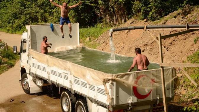 Türk İnsanının "Ohh Bee Dünya Varmış!" Dedirten Serinleme Taktikleri