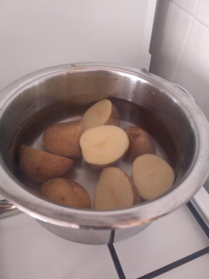 Evde Kalan Bayat Ekmeklerle Patates Köftesi