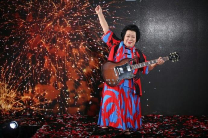 Rockstar Olmanın Yaşı Olmadığını Kanıtlayan 81 Yaşındaki Gitarist!