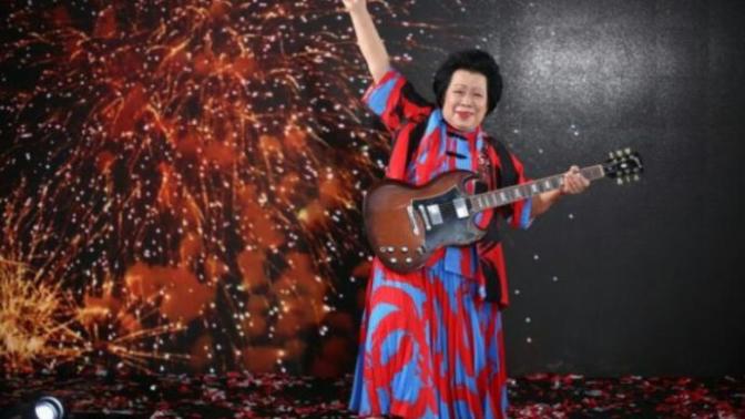 Rockstar Olmanın Yaşı Olmadığını Kanıtlayan 81 Yaşındaki Gitarist!