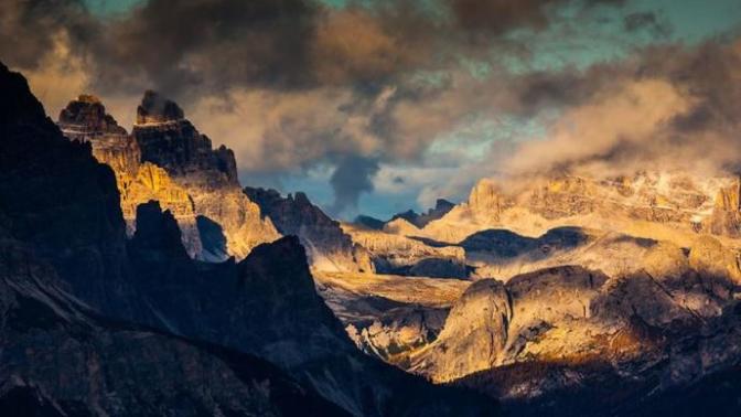 Kasvetli Dolomitleri Fotoğraflayan Fotoğrafçının Objektifine Bir Göz Atalım!