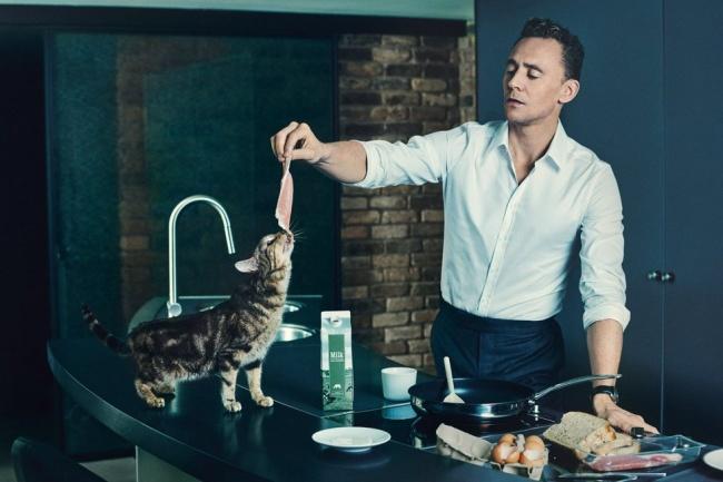 Kedi-Sever Erkeklerin Çok Daha Karizmatik Olduğunu Gösteren Ünlüler!