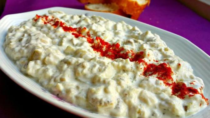 Tam Bir Sebze Yemeği Sarımsaklı Yoğurtlu Patlıcan Musakka