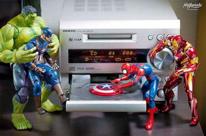 Japon Fotoğrafçı HotKenobi'nin Gözünden Süper Kahramanların Hayatları!