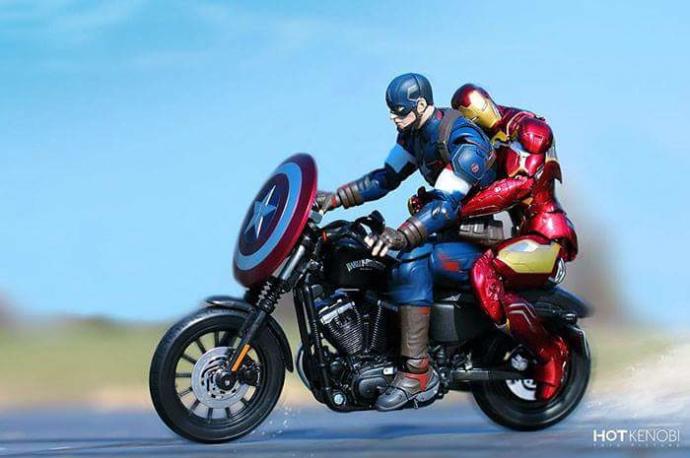 Japon Fotoğrafçı HotKenobi'nin Gözünden Süper Kahramanların Hayatları!
